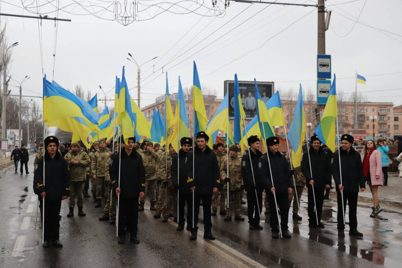Урочиста хода на честь хлопців-Героїв Крут і сучасних захисників України