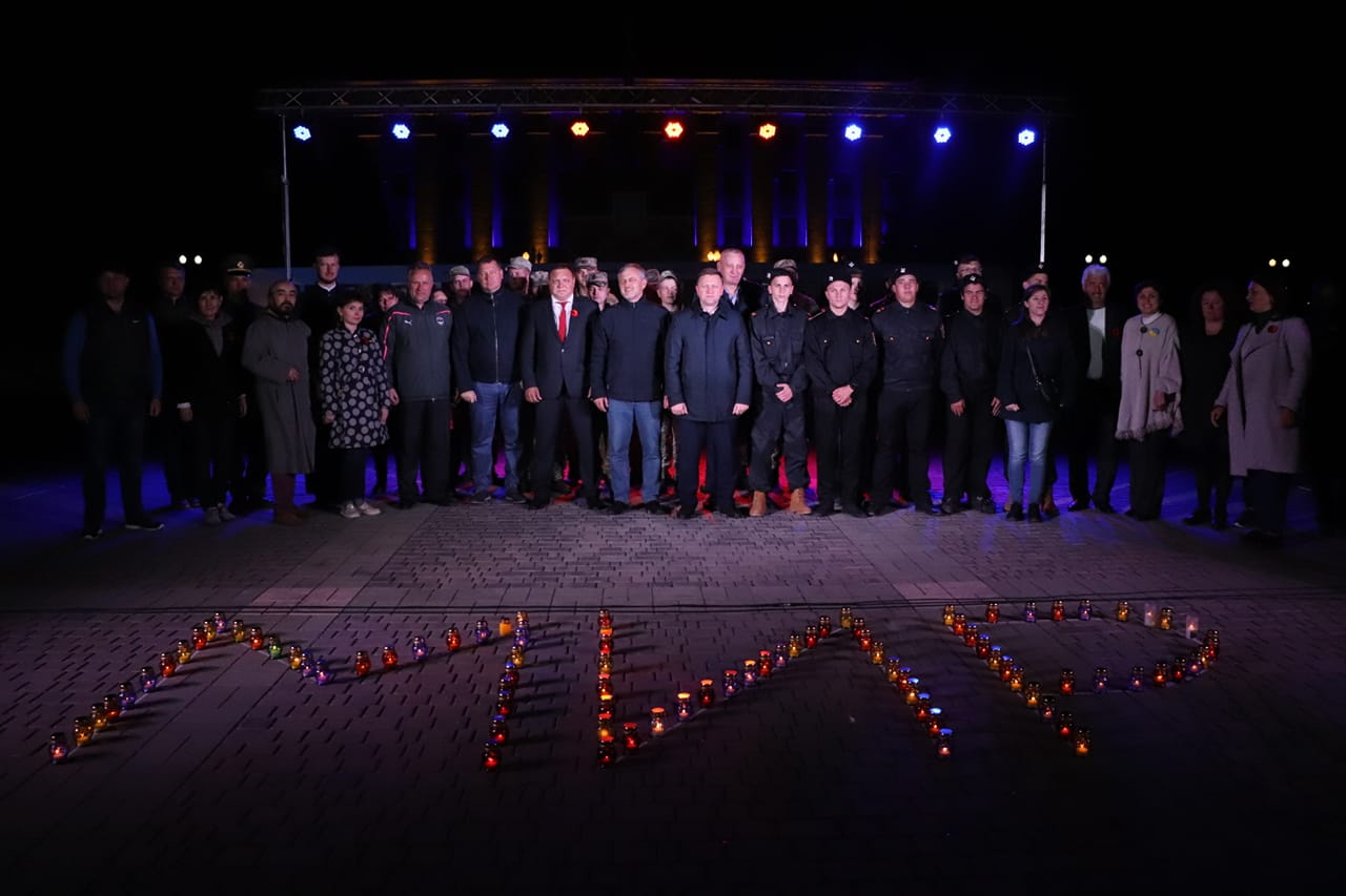 Херсонці долучилися до всеукраїнської акції «Перша хвилина миру» та вшанували загиблих у Другій світовій війні