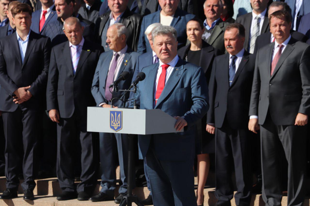 Президент України Петро Порошенко привітав майбутніх моряків з посвятою