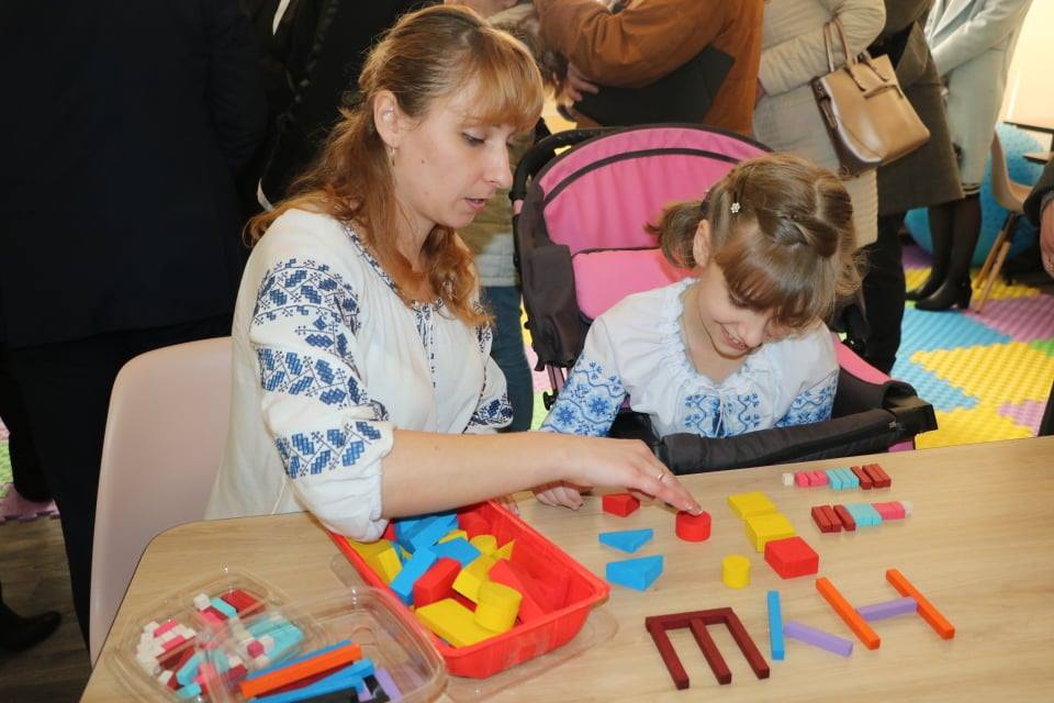 Марина Порошенко открыла ресурсную комнату для новокаховских школьников
