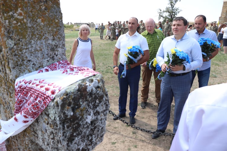 Мотопехотинцы на Херсонщине почтили память кошевого атамана