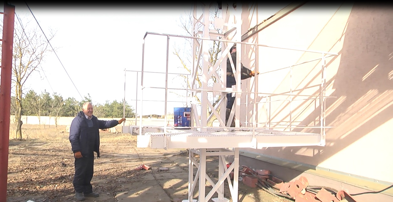 На Херсонщині триває реконструкція Чаплинської вежі, що транслюватиме сигнал на Крим