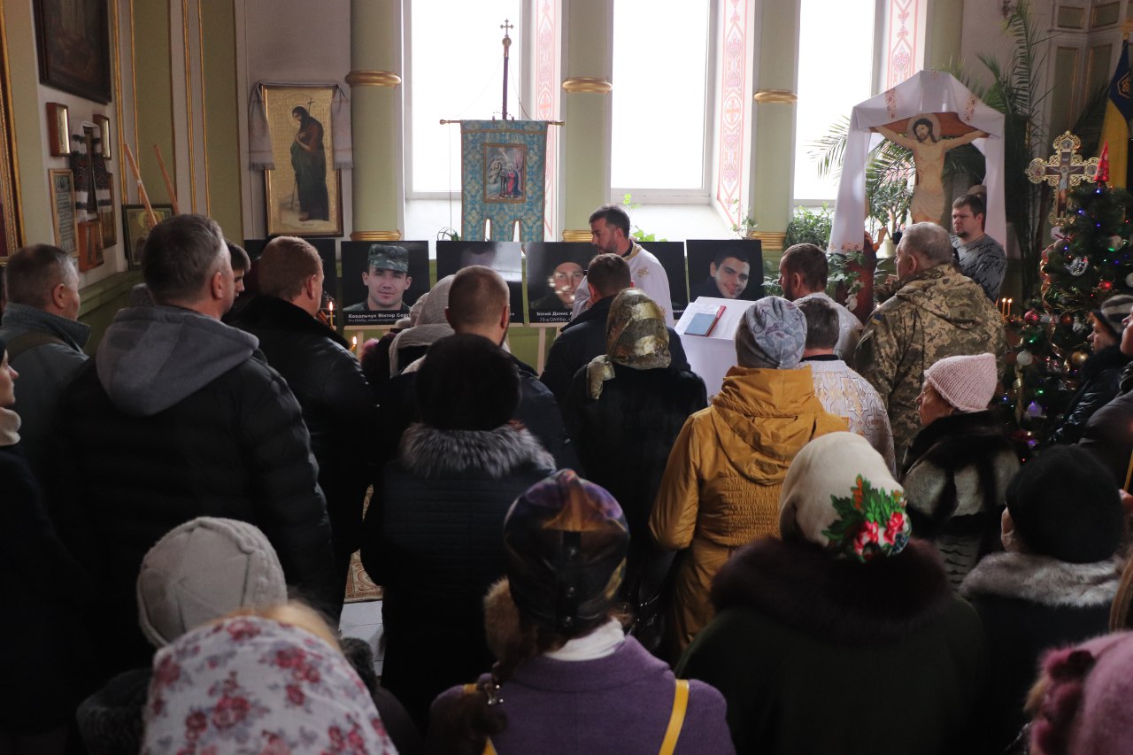 В Херсоне прошел молебен по погибшим в аэропорте Донецка