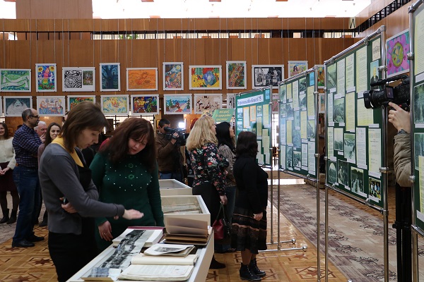 В Херсоне открыли выставку к 75-летию Херсонщины