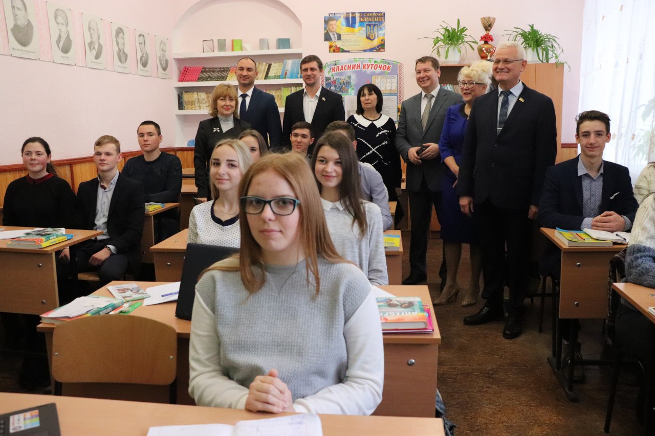 Андрей Гордеев увидел как учатся дети в одной из школ Бериславского района