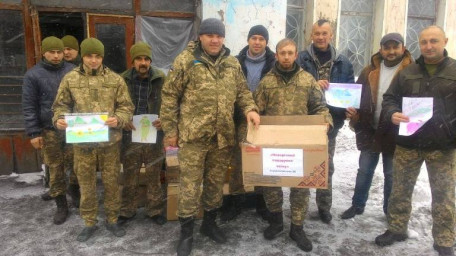 Голова райдержадміністрації Олександр Єрохін спільно з волонтерами привітали військовослужбовців зони ООС