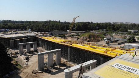 "Велике будівництво": триває спорудження шляхопроводу ХБК - Таврійський