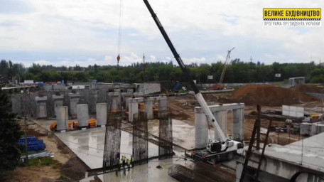Триває будівництво шляхопроводу по проспекту Адмірала Сенявіна та вулиці Залаегерсег