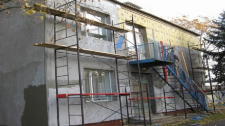Стан виконання робіт з термомодернізації фасаду ясла-садка у селищі Дніпровське Білозерського району