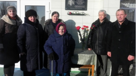 В День Збройних сил України в селі Заозерне відкрили меморіальну дошку воїну світла