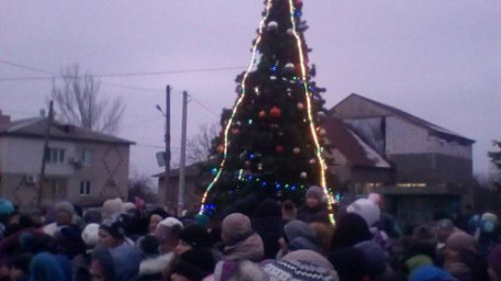 В Горностаївці засяяла новорічна ялинка