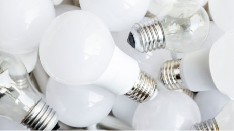 Встигніть обміняти старі лампи розжарювання на енергоощадні: відтепер подати заяву на порталі Дія можуть ОСББ та соціальні установи