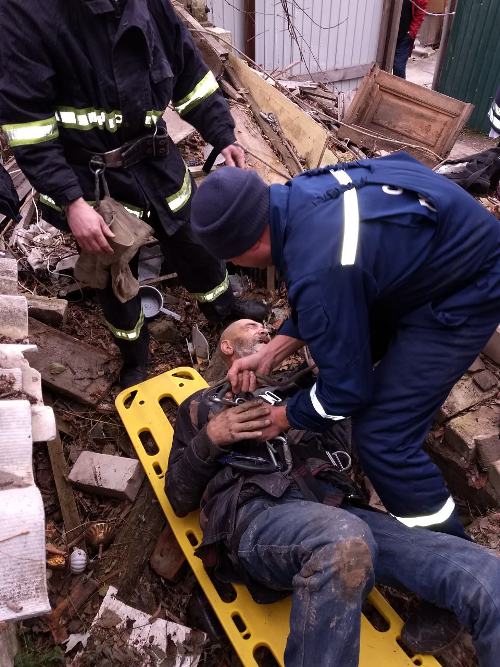 У м.Херсоні рятувальники витягнули чоловіка з 12-метрового водостічного колодязя 