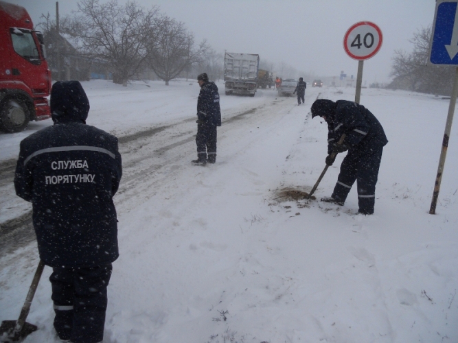 Вчора рятувальники активно надавали допомогу водіям на автодорозі Мар’янське-Берислав