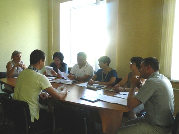 Працює виконавчий комітет Дніпровської районної ради