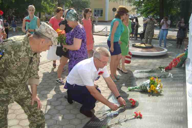 День скорботи та вшанування пам'яті жертв війни в Україні