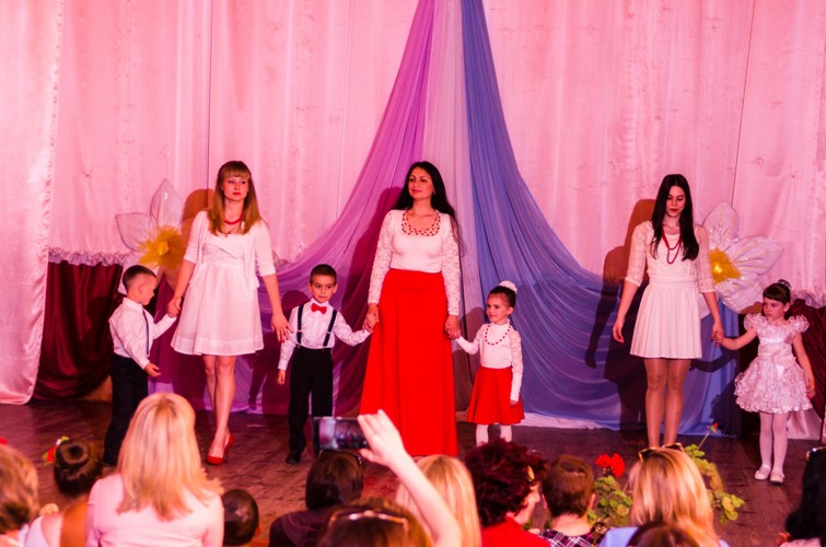 Районний фестиваль дошкільнят « З любов’ю до неньки України»