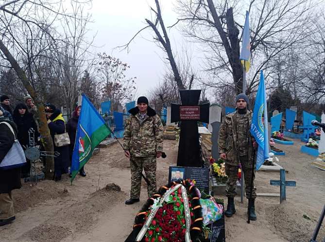 У селі Нова Збур'ївка Голопристанського району відкрили пам’ятник кіборгу Андрію Купріянову