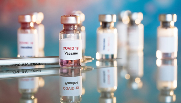 Спростування найпоширеніших фейків про вакцинацію від COVID-19