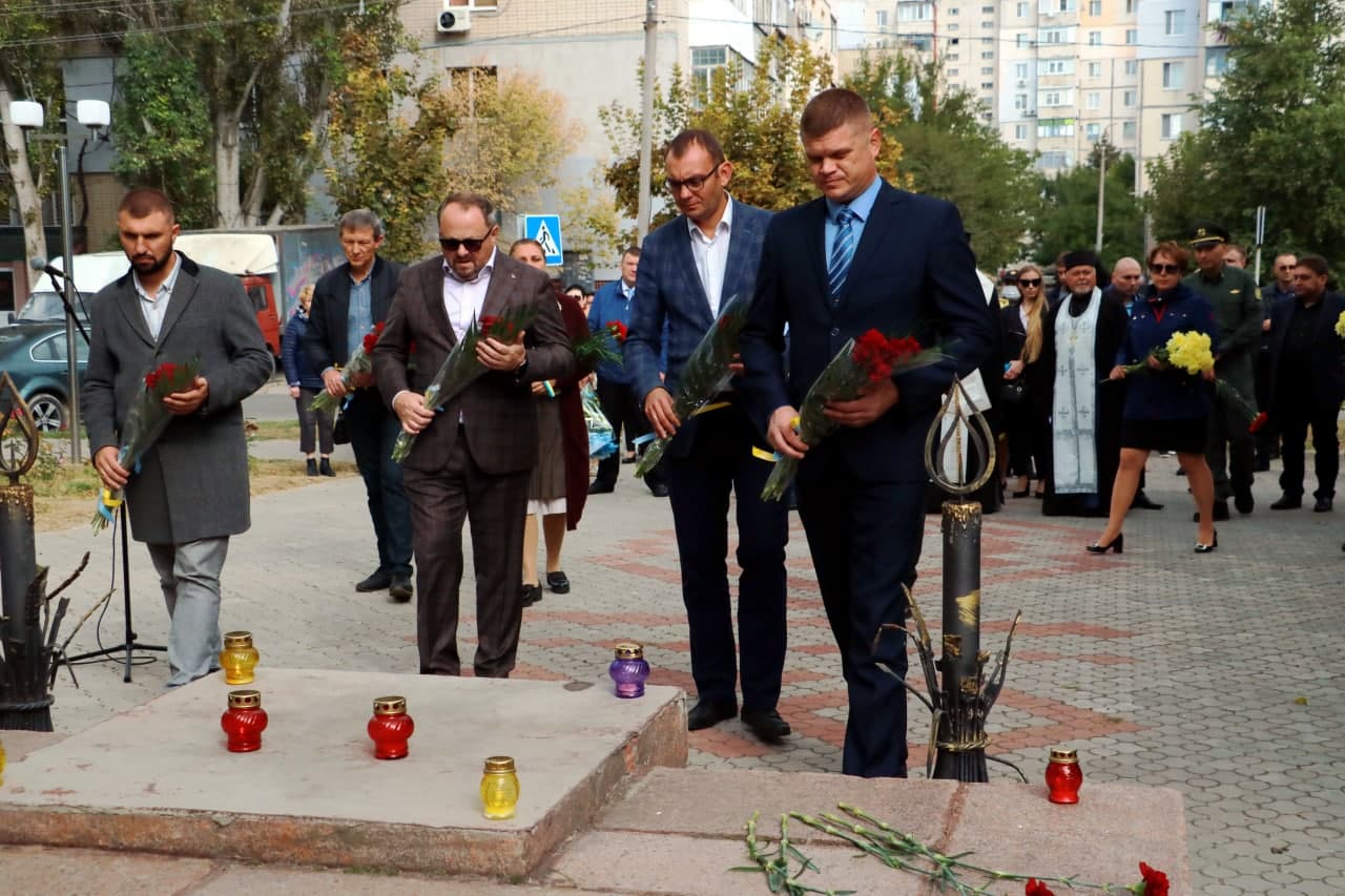 Бабин Яр - 80 років трагедії. На Херсонщині вшанували пам’ять жертв тоталітарних режимів 