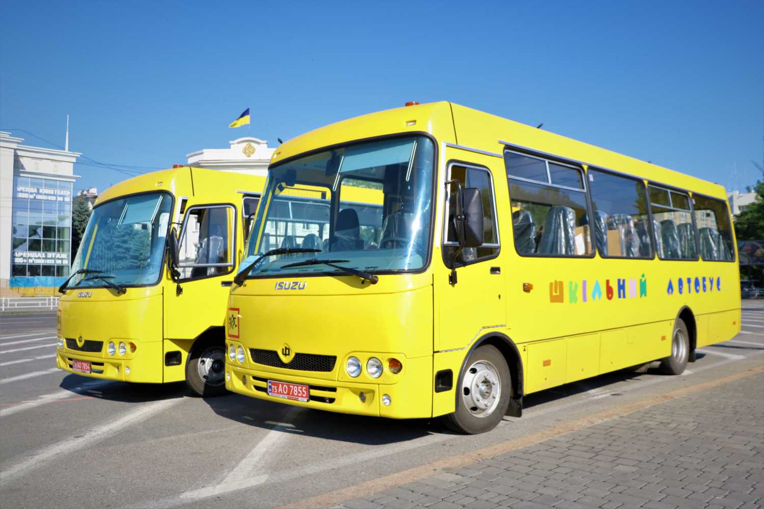 Школам Херсонщини передали нові шкільні автобуси