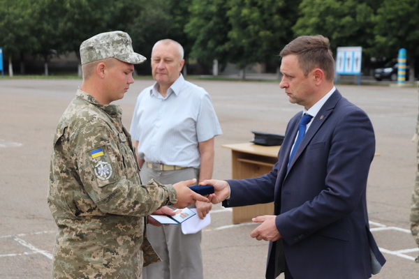 Військовослужбовцям Чорнобаївської в/ч А1604 вручили нагороди голови облдержадміністрації