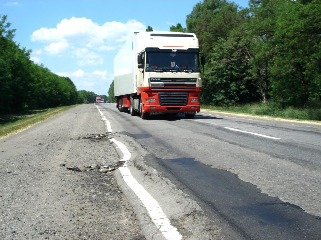 Андрій Гордєєв закликає громадськість долучитися до контролю вантажоперевізників задля збереження херсонських доріг