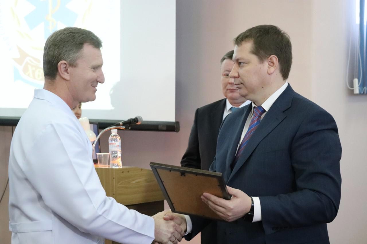 Андрій Гордєєв нагородив медпрацівників