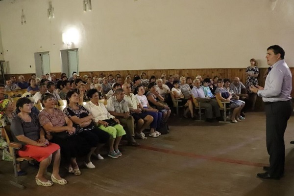 Юрій Гусєв обговорив із жителями Кочубеївської ОТГ питання доріг