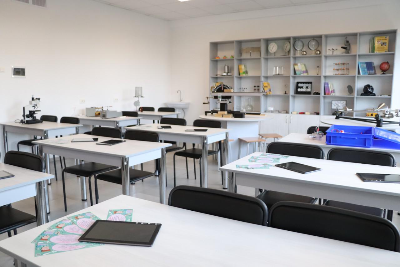 У ХДУ відкрили сучасні кабінети хімії та фізики