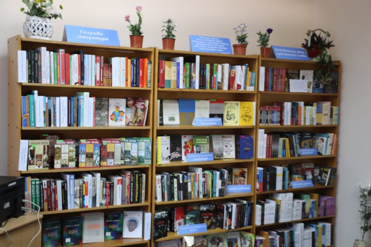 В Херсонской ОГА теперь можно меняться книгами – заработал Библиотечный сервисный центр