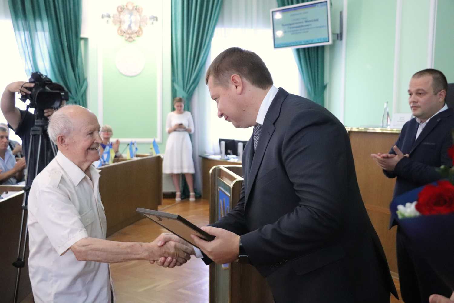 Андрій Гордєєв вручив грамоти та подяки медичним працівникам Херсонщини