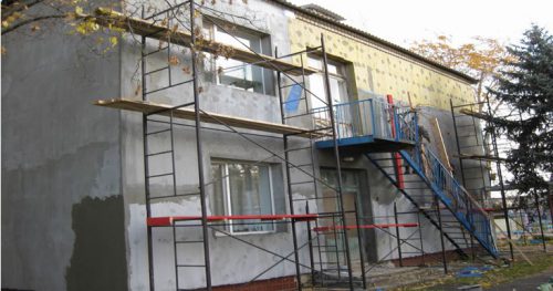 Стан виконання робіт з термомодернізації фасаду ясла-садка у селищі Дніпровське Білозерського району