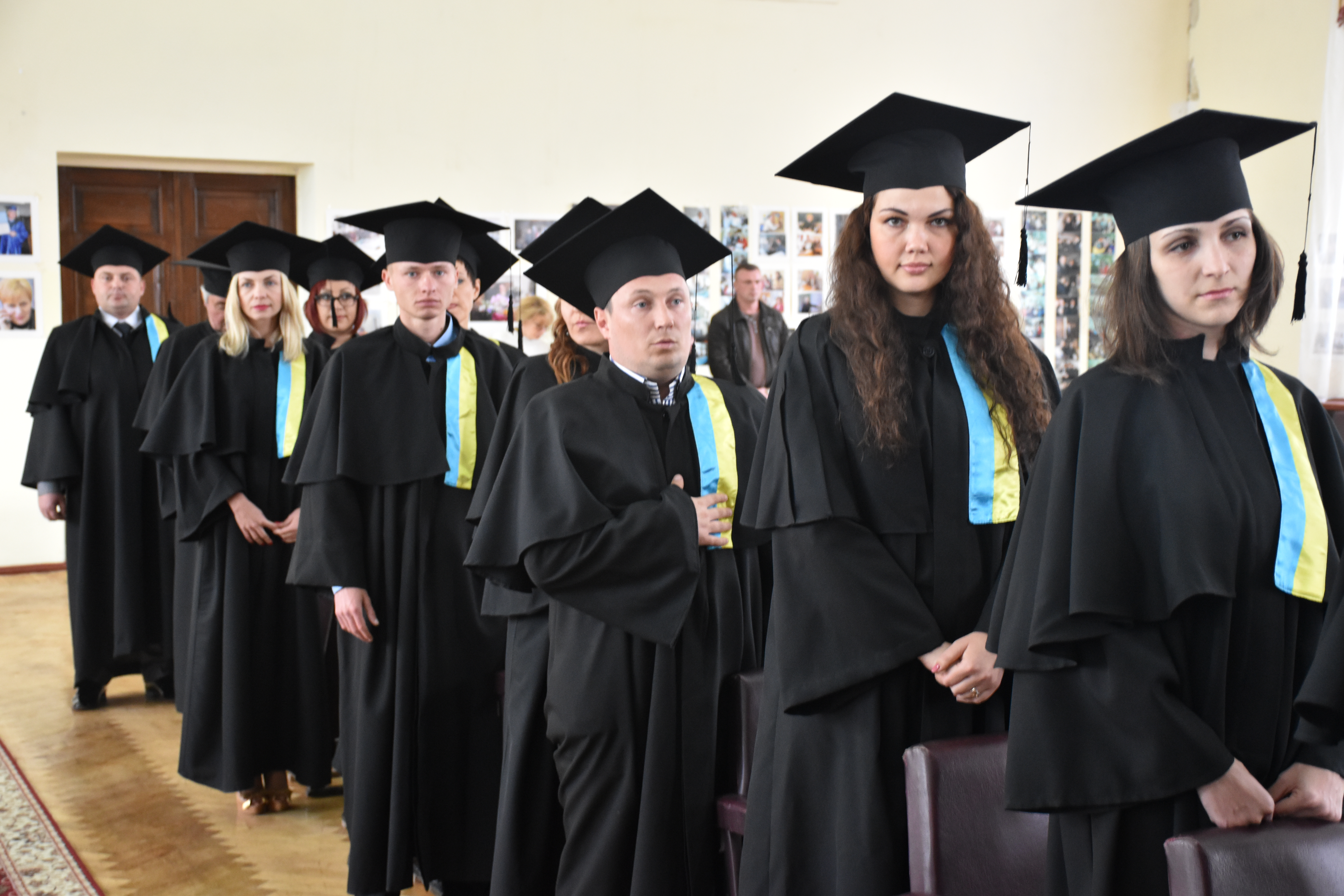 Випускникам – магістрам державної служби ХНТУ вручили дипломи магістрів