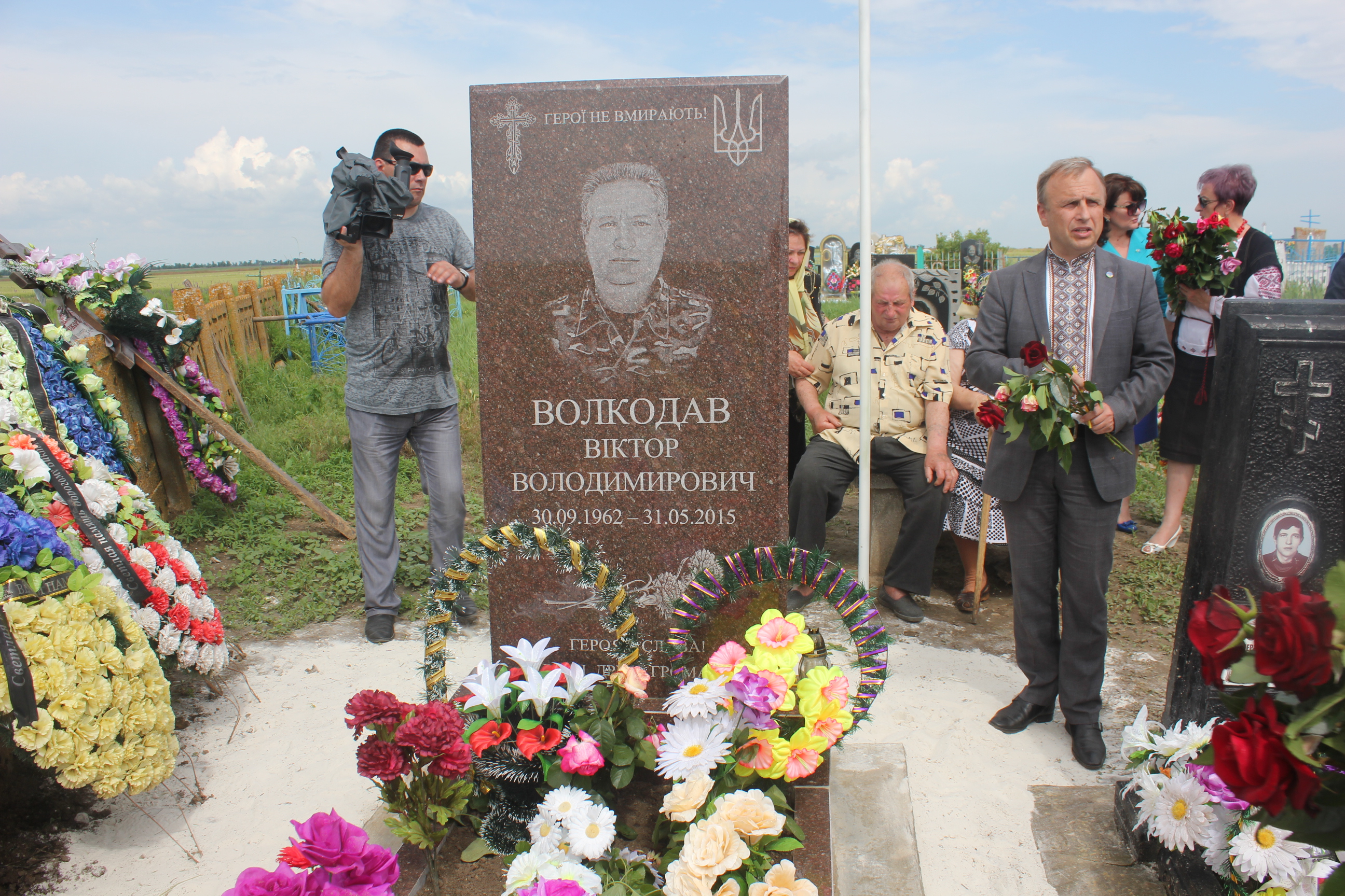 У річницю загибелі бійця АТО Віктора Волкодава на Херсонщині відкрили пам’ятник