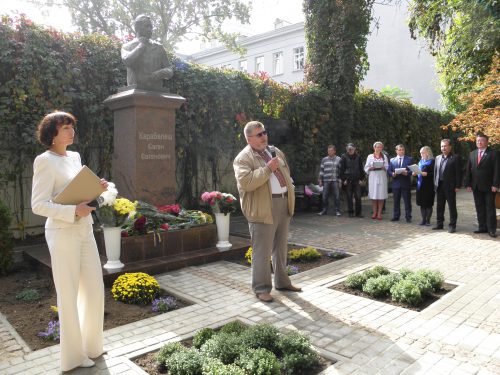 В Херсоні відкрили пам`ятник видатному лікарю Євгену Карабелешу