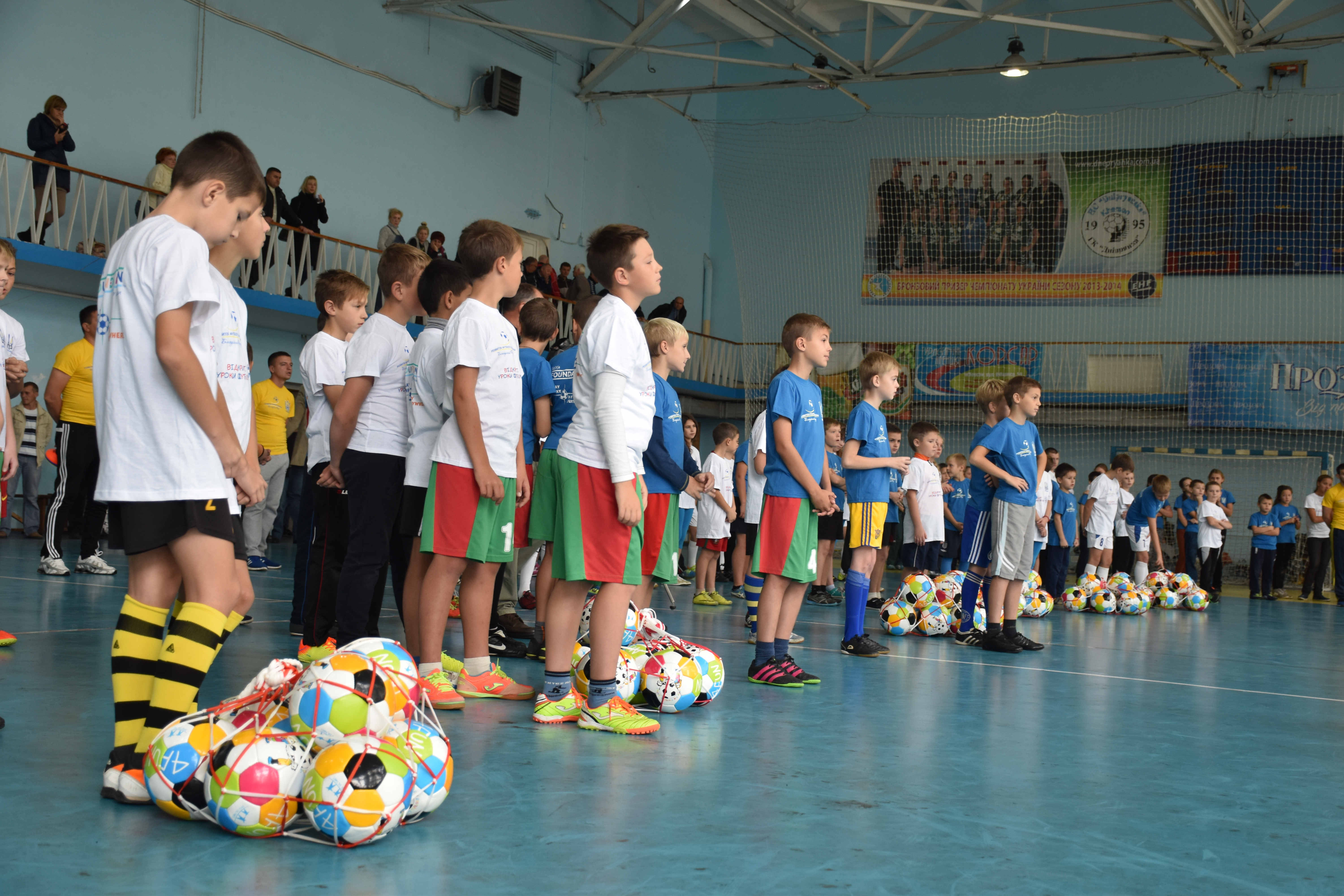 У рамках проекту соціальної відповідальності для маленьких спортсменів області відбувся відкритий урок з футболу