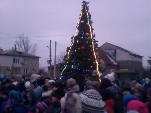 В Горностаївці засяяла новорічна ялинка