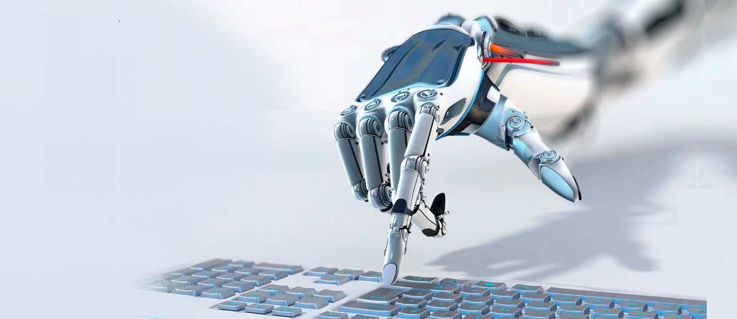 Роботизована рука взаємодіє з клавіатурою, ілюструючи використання штучного інтелекту в роботі з даними