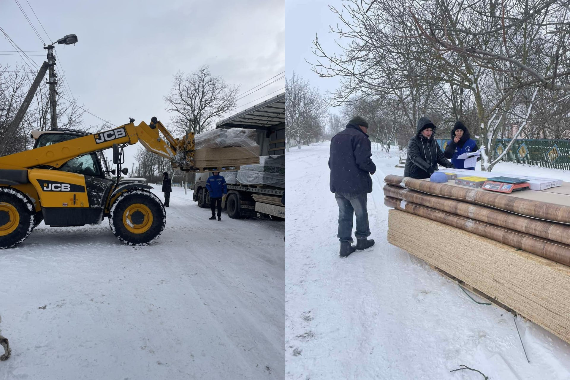Колаж із двох фотографій, що демонструють процес розвантаження та обліку гуманітарної допомоги взимку. На лівому знімку жовтий навантажувач JCB знімає палети з вантажівки, а на правому — люди звіряють документи біля складених на снігу будматеріалів.