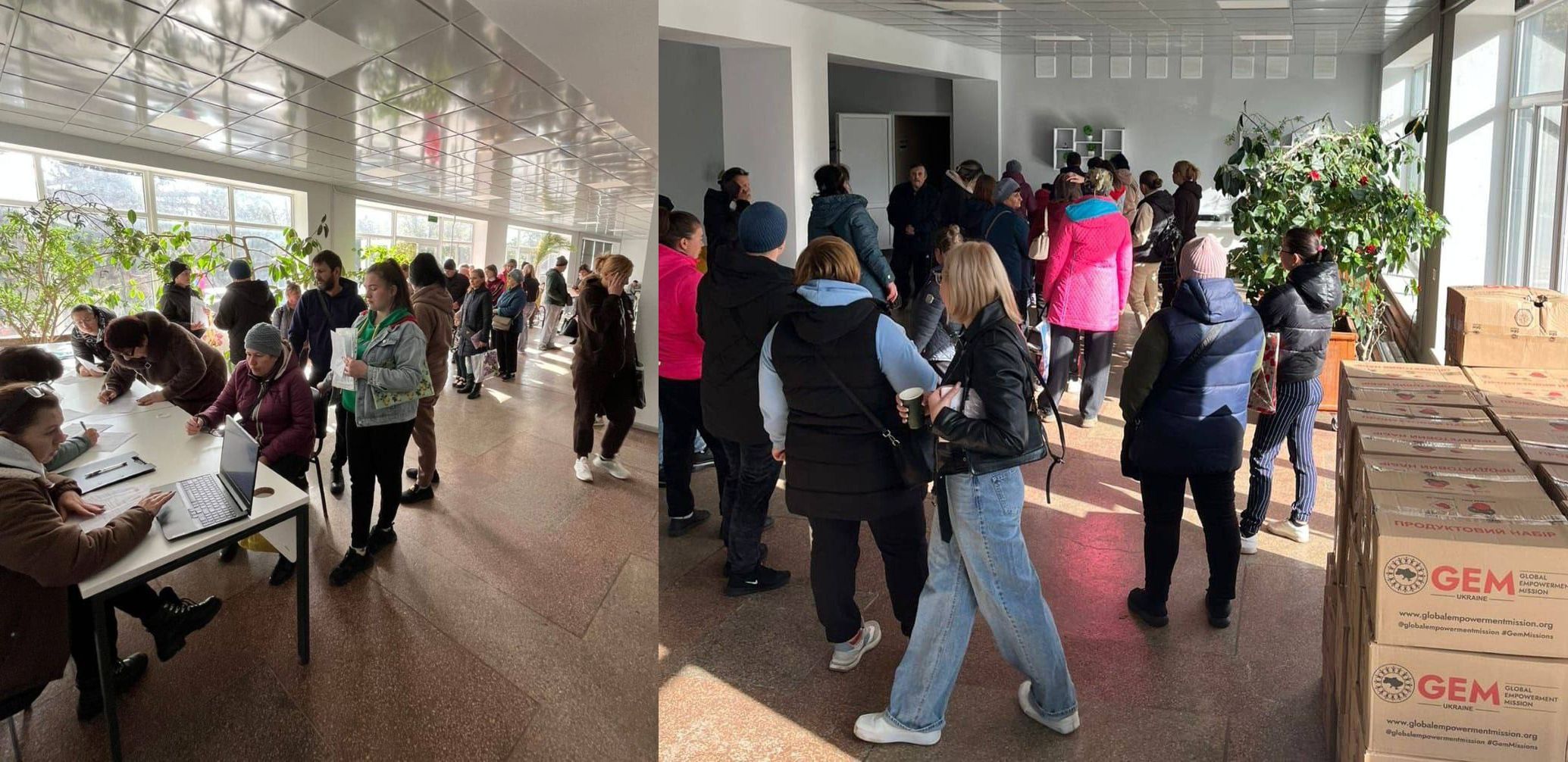 Два зображення, об'єднані горизонтально: ліворуч багато людей стоять у черзі та реєструються за столом біля великих вікон, праворуч люди стоять у приміщенні, а поруч складено стос картонних коробок 