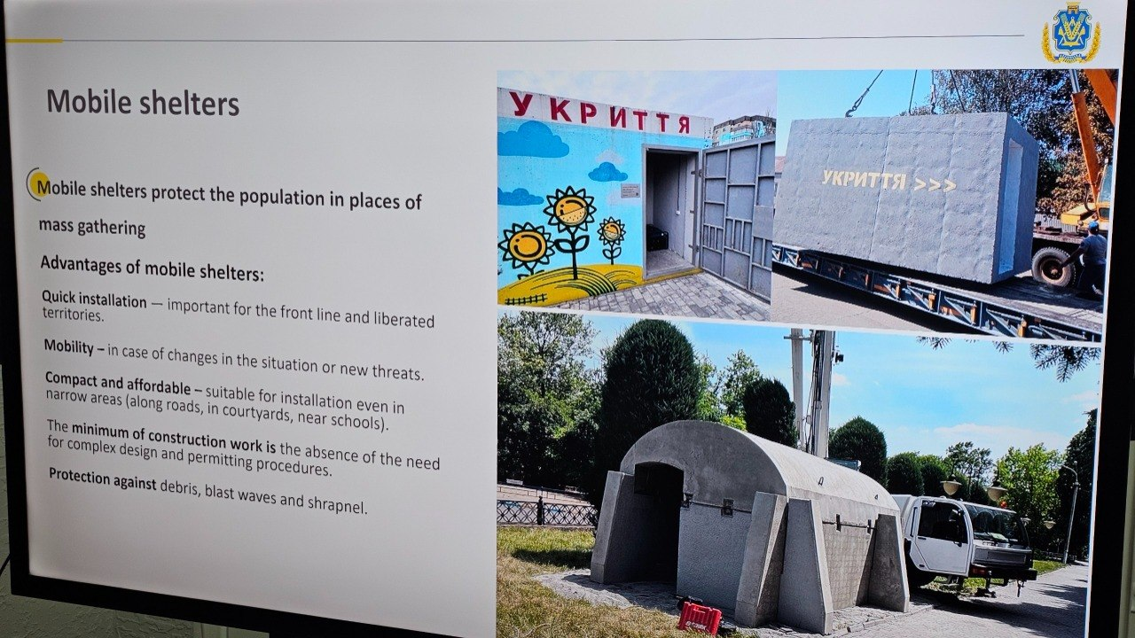 Інформаційний слайд англійською мовою про мобільні укриття. Зліва наведено перелік переваг таких споруд, а справа розташовано три фотографії, що демонструють різні типи бетонних укриттів: розмальоване яскравим муралом, процес транспортування краном та встановлену споруду в парковій зоні.