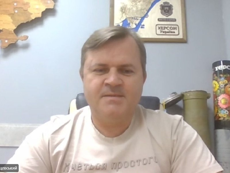 Заступник голови Херсонської ОДА Володимир Клюцевський проводить онлайн-засідання Гуманітарного штабу, де ухвалили рішення про виділення генераторів та пального для критичної інфраструктури.