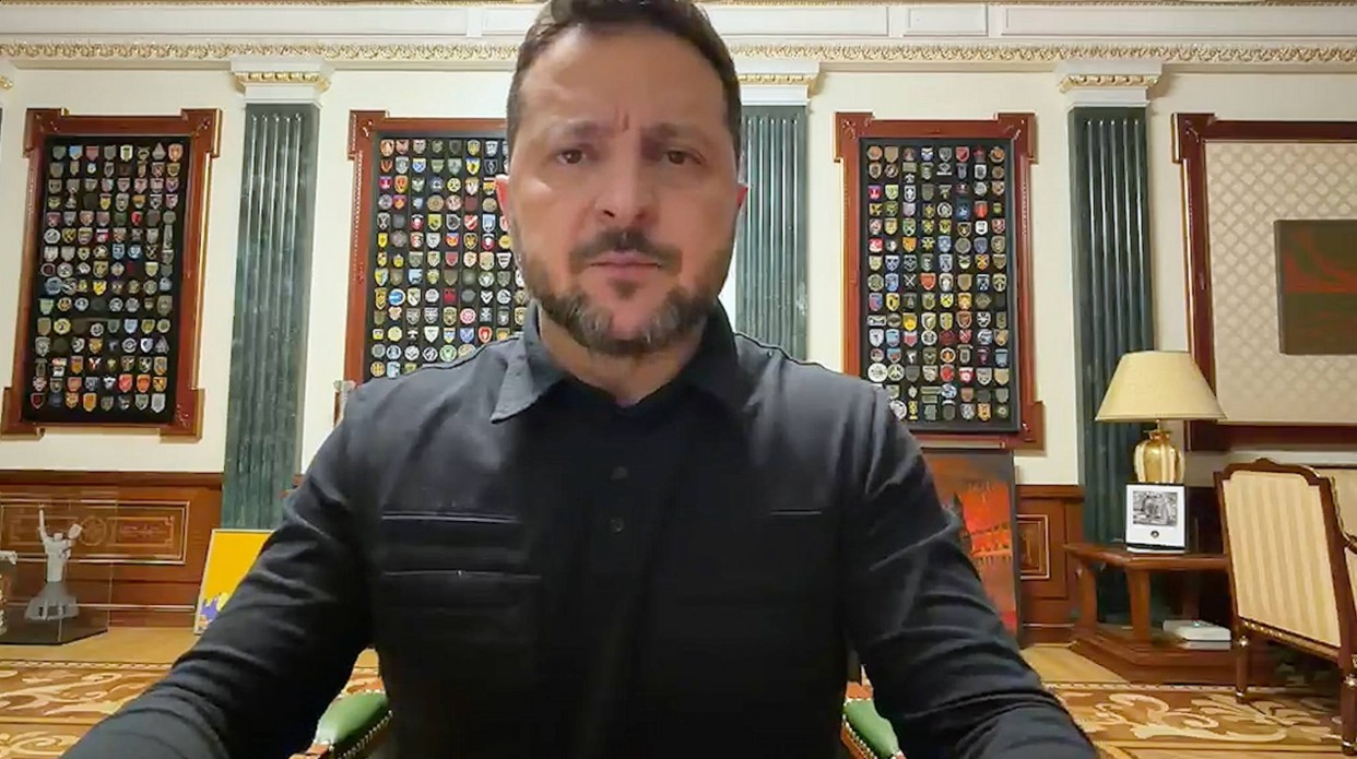 Офіційне відеозвернення Президента України Володимира Зеленського від 5 жовтня 2026 року присвячене посиленню протиповітряної оборони, залученню авіаційних пакетів озброєння для літаків F-16 та Rafale, а також консолідації міжнародної дипломатичної підтримки України.