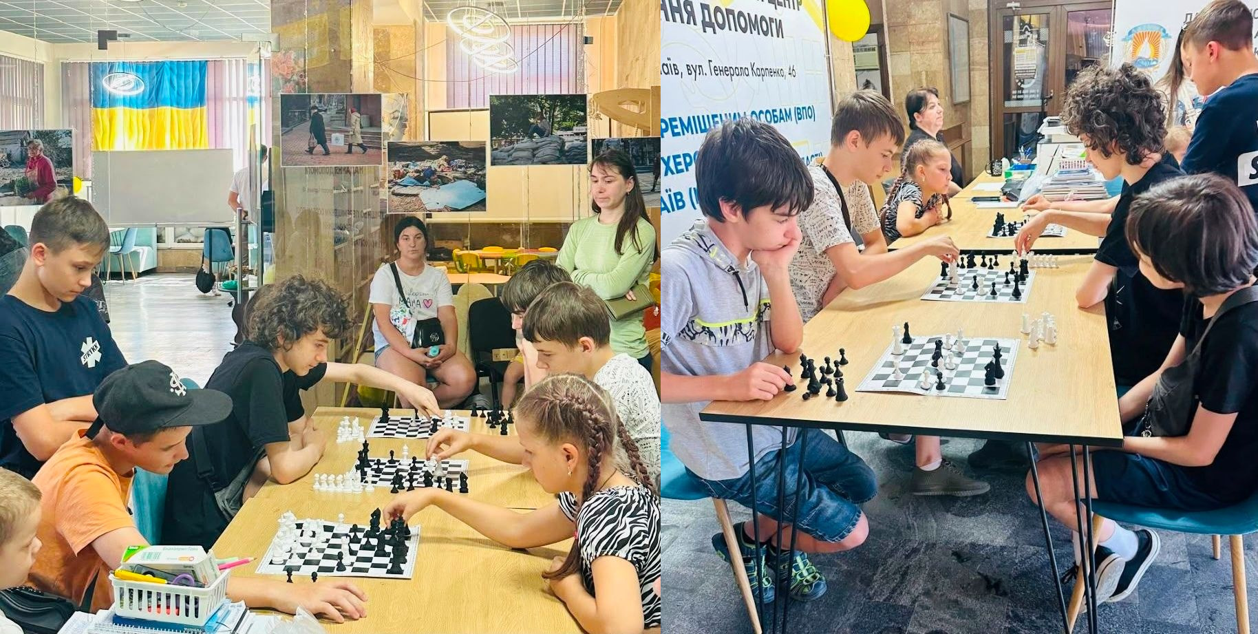 Колаж із двох фотографій із дитячого шахового турніру для юних ВПО з Херсонщини в миколаївському центрі «Вільні разом». На знімках діти та підлітки зосереджено грають у шахи за довгими столами, знаходячи нових друзів та демонструючи інтелектуальні здібності. На лівому фото за грою спостерігають дівчата-вболівальниці, а позаду видно залу з фотовиставкою та прапором України на вікні. На правому фото учасники ведуть партії на тлі банера Херсонської ОВА «Координаційний центр надання допомоги м. Миколаїв».
