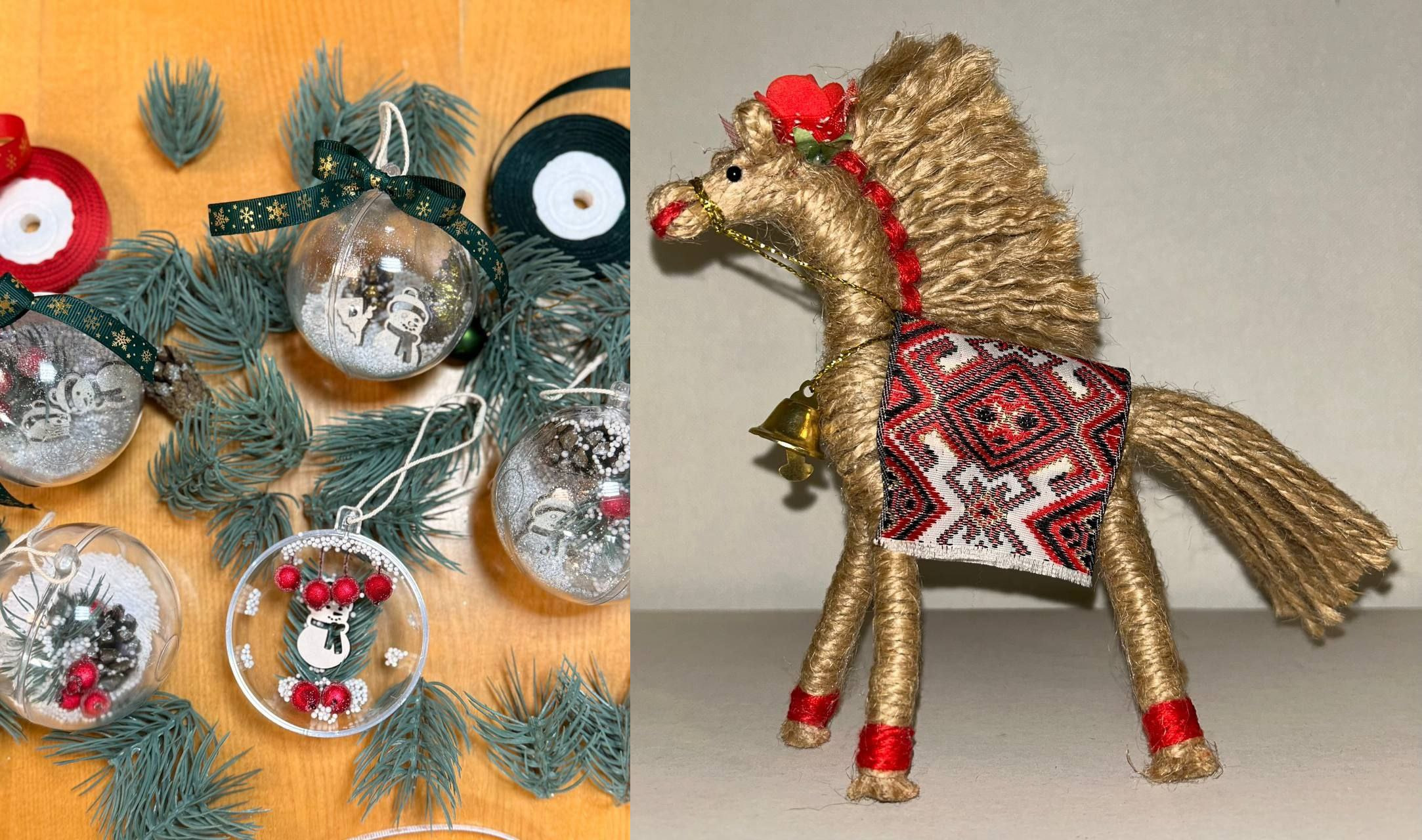 Два святкові вироби: ліворуч — кілька прозорих ялинкових кульок-діорам із мініатюрними сніговиками, декоровані червоними ягодами та зеленими стрічками, що висять на ялинкових гілках; праворуч — фігурка коня, зроблена з джутового шпагату, прикрашена червоною стрічкою, маленьким дзвіночком і вишитою попоною.
