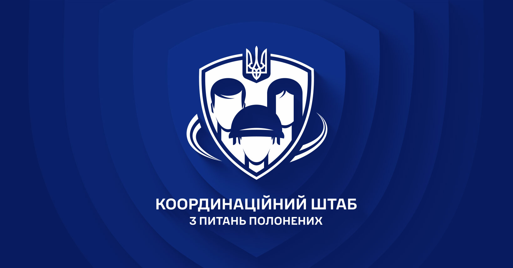 Графічне зображення на темно-синьому фоні з шарами у формі щитів. У центрі — білий щит, усередині якого зображено силуети трьох людей: чоловіка, жінки та військового у касці. Зверху щит увінчаний Малим Державним Гербом України (Тризубом). Під емблемою розміщено білий напис великими літерами: «КООРДИНАЦІЙНИЙ ШТАБ З ПИТАНЬ ПОЛОНЕНИХ».