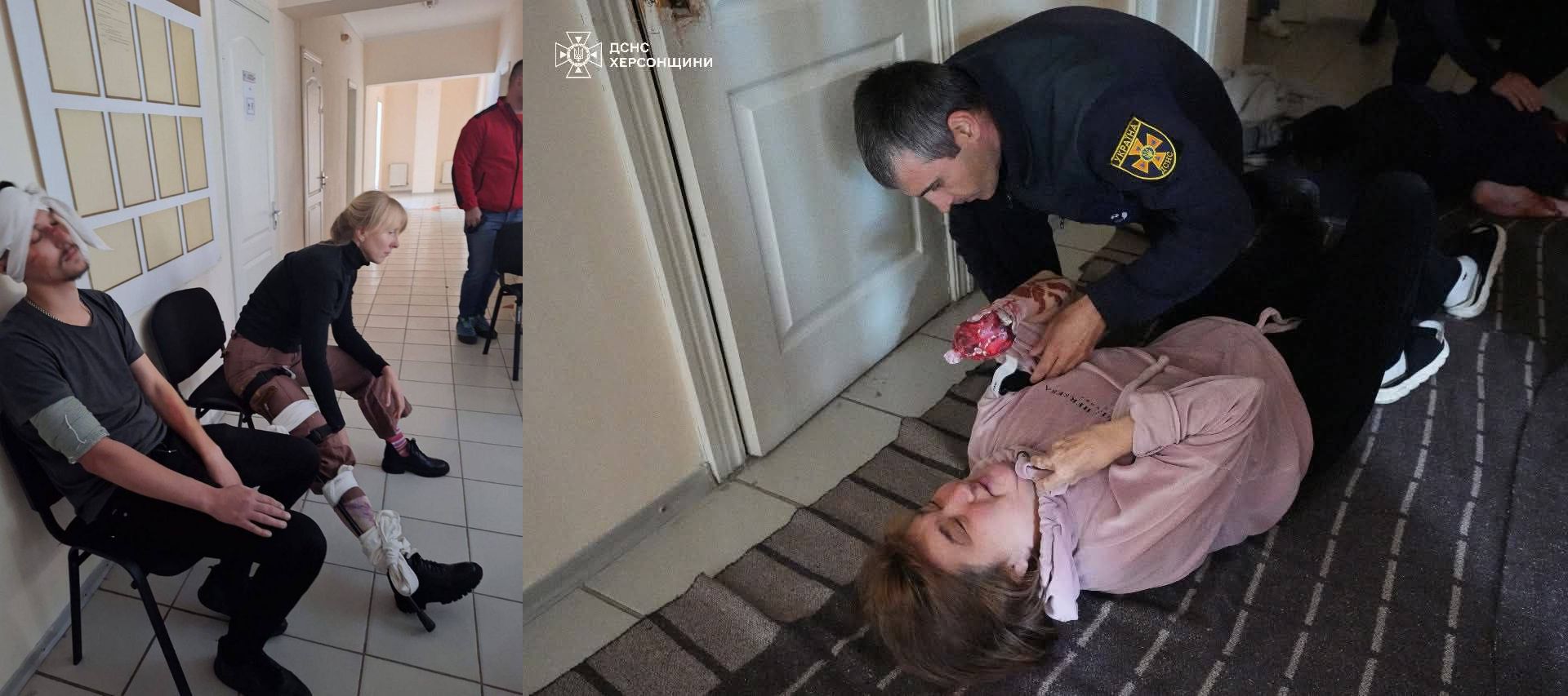 Складене фото, що зображує навчання з надання першої допомоги. Ліворуч: Двоє людей сидять на стільцях у коридорі, на них накладено імітацію пов'язок на голову та ноги. Праворуч: Чоловік у формі ДСНС Херсонщини накладає імітацію пов'язки на руку жінці, яка лежить на підлозі, поруч ще одна людина лежить на підлозі. Зображення містить логотип ДСНС Херсонщини.