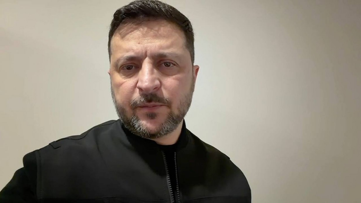 Портрет чоловіка середнього віку з короткою стрижкою та доглянутою бородою з сивиною.