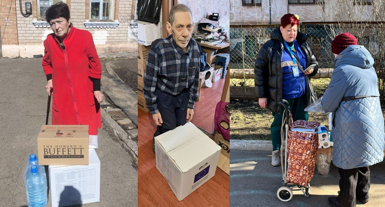 Колаж із трьох фотографій, що ілюструють надання гуманітарної допомоги літнім людям. На знімках зафіксовано процес отримання коробок із продуктами та речами першої потреби від міжнародних фондів, а також допомогу волонтерів у транспортуванні вантажів.